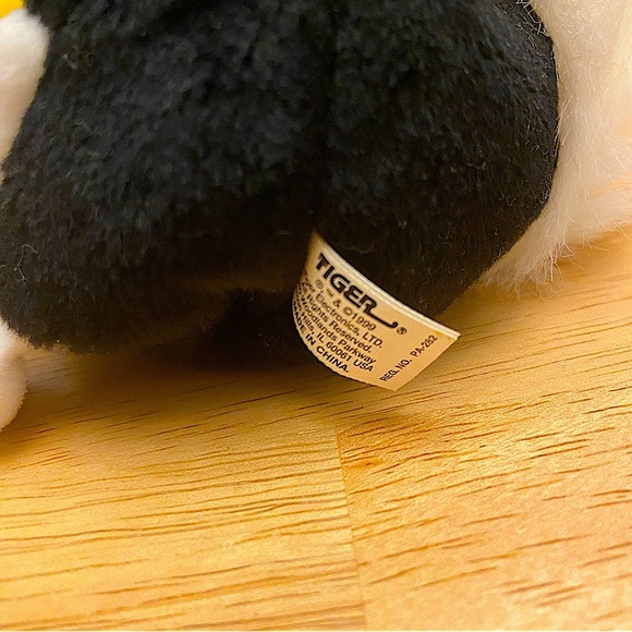 Black Furby Buddy Very Hungry 6” inches Bean Bag with Blue Eyes. - Picture 3 of 7